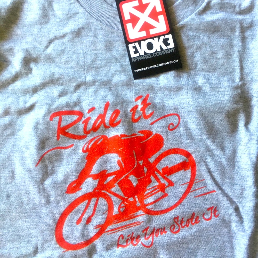 EVOKE Apparel Men's (M) Grey T Shirt. 100% Cotton.